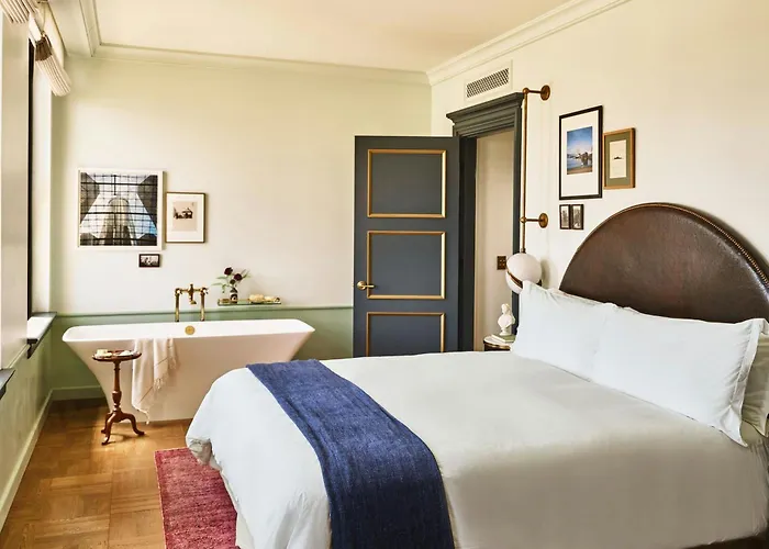 One-Bedroom King Suite