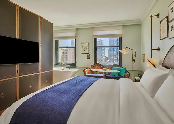 Salon King Room